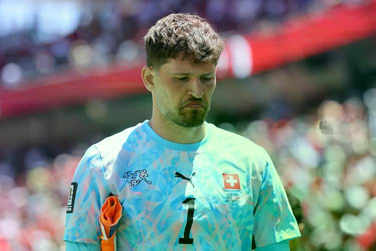 ESPN记者:皇马为琼阿梅尼标价9000万欧,今夏或出售他;邮报:曼联未来数月可能会和B费进行新合同谈判